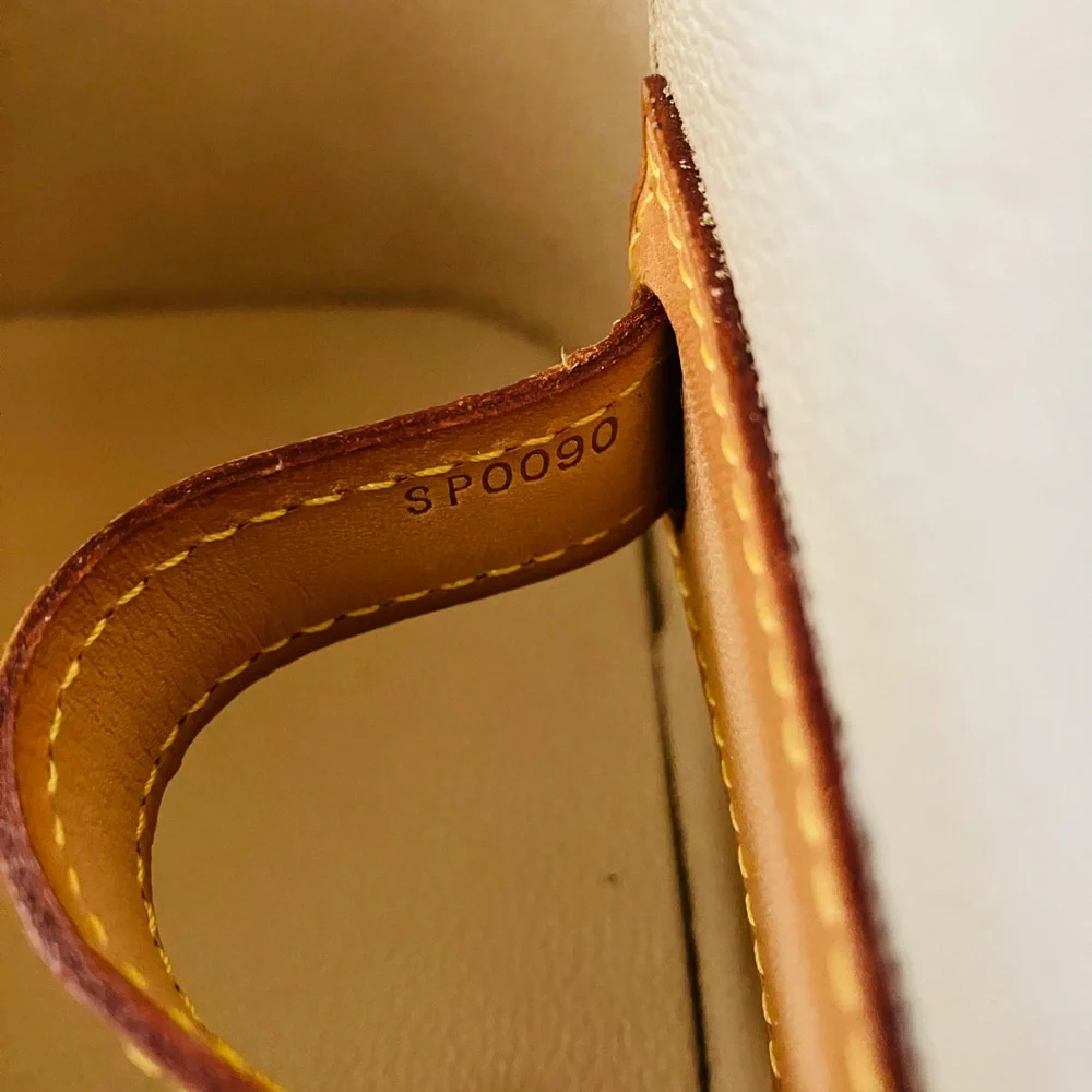 Louis Vuitton Monogram Brown Vanity Case with Gold Chain Strap - Picture 5 of 16